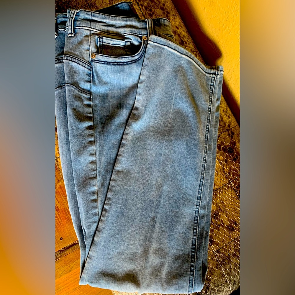 Chico’s So Lifting (The So Slimming Collection) Size 1.5 Jeans